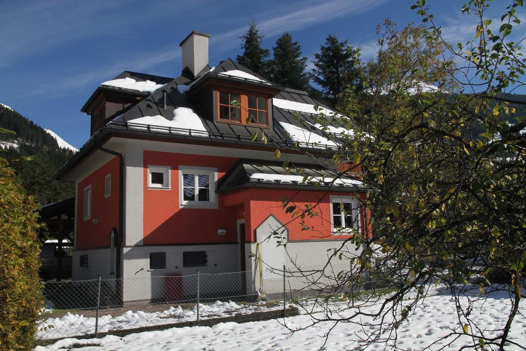 Villa Schnuck - Das Rote Ferienhaus Бадгаштейн Экстерьер фото