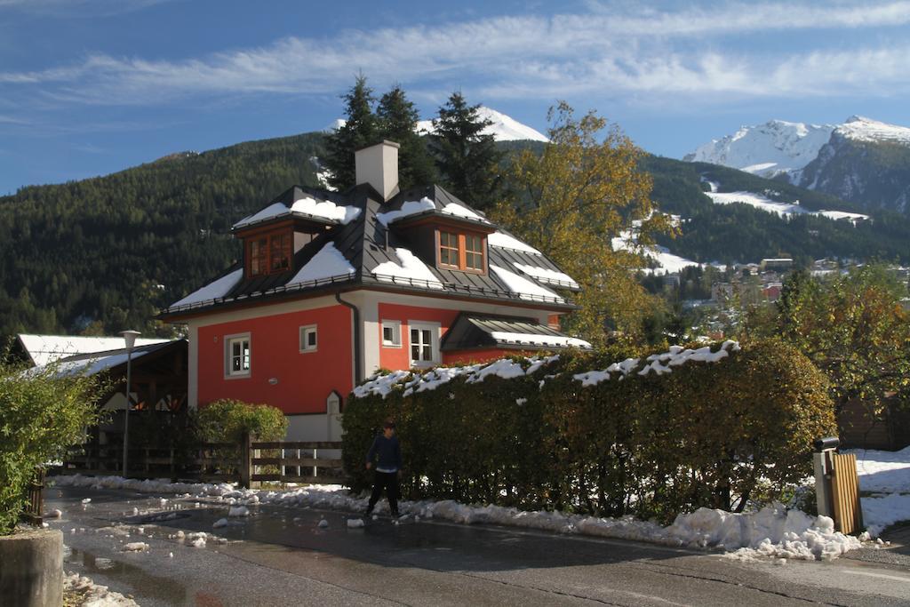 Villa Schnuck - Das Rote Ferienhaus Бадгаштейн Экстерьер фото